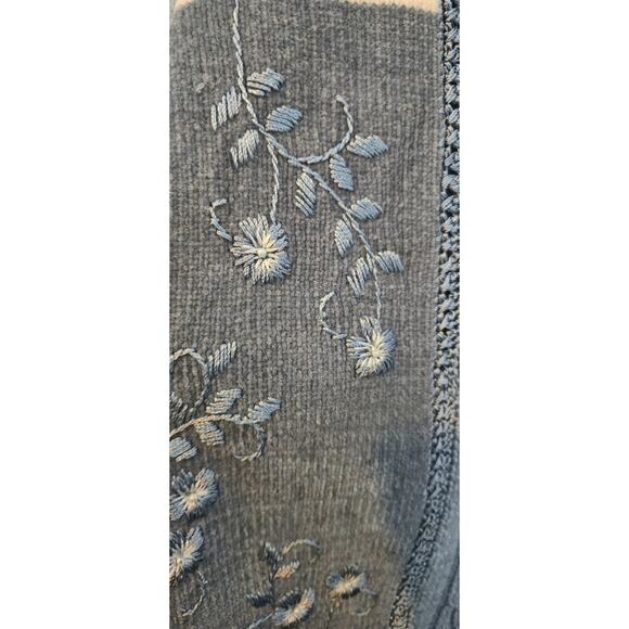 Jenny Vintage embroidered floral cardigan Grandmacore sweater blue Size Medium - Picture 9 of 9